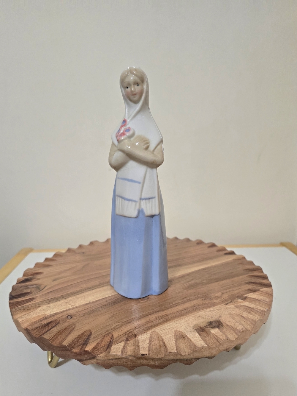 Vtg Collector Porcelain Lady Figurine Holding Flowers Arms Crossed 8" Tall EUC.